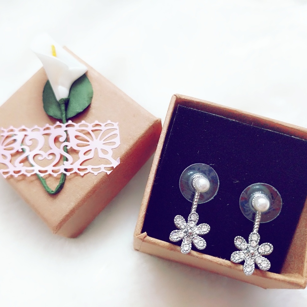 NEW Earring with faux pearl and crystal
